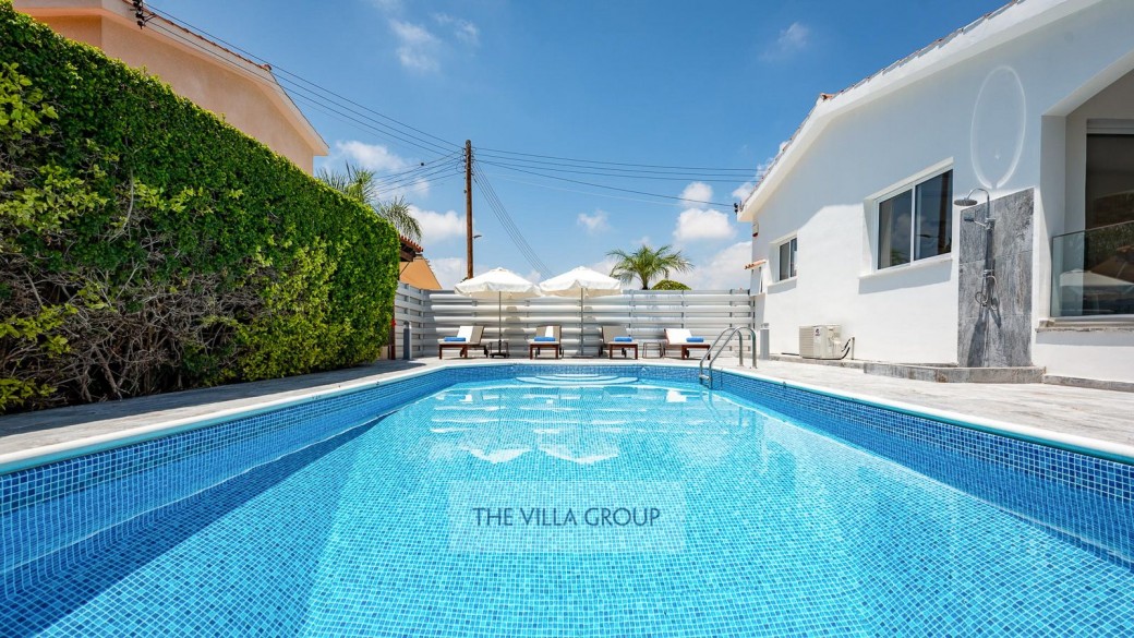 8m x 4m swimming pool with walk-in steps