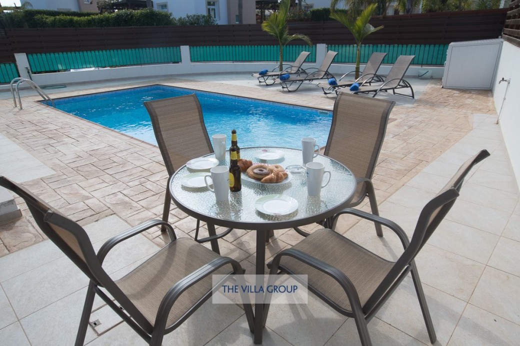 Furnished terrace ideal for al-fresco dining