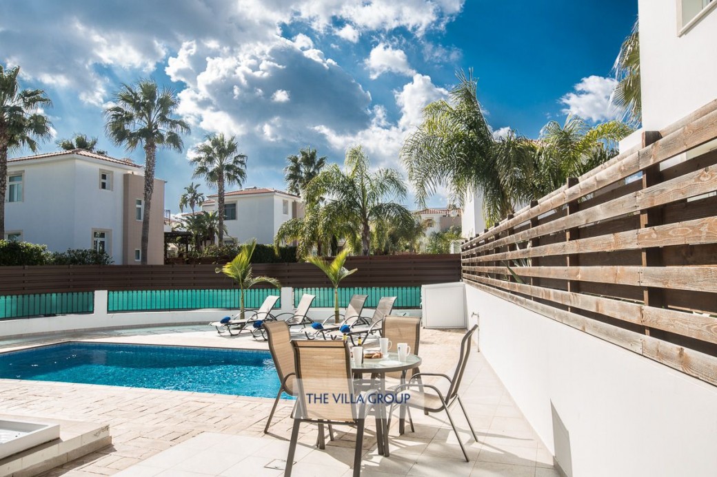 Private swimming pool with plenty of sunbeds