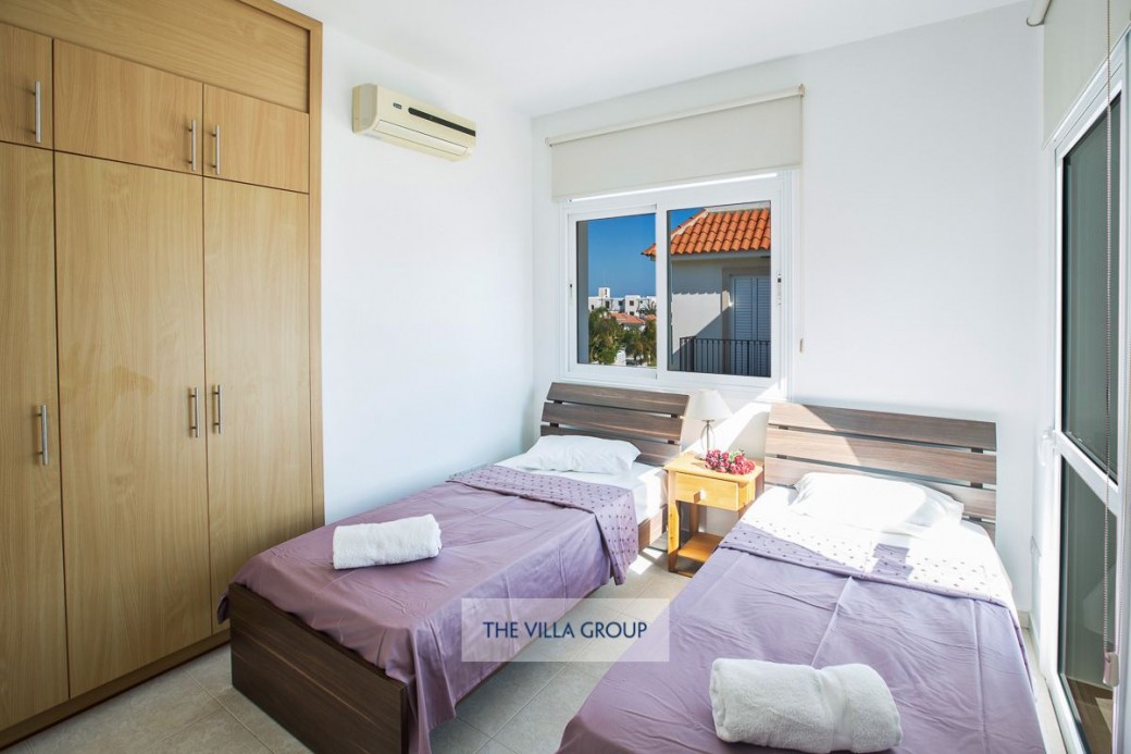 Twin bedroom