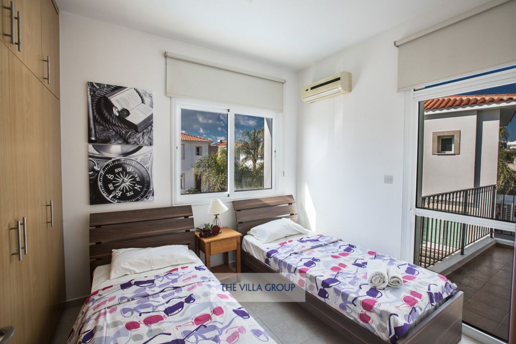Twin bedroom
