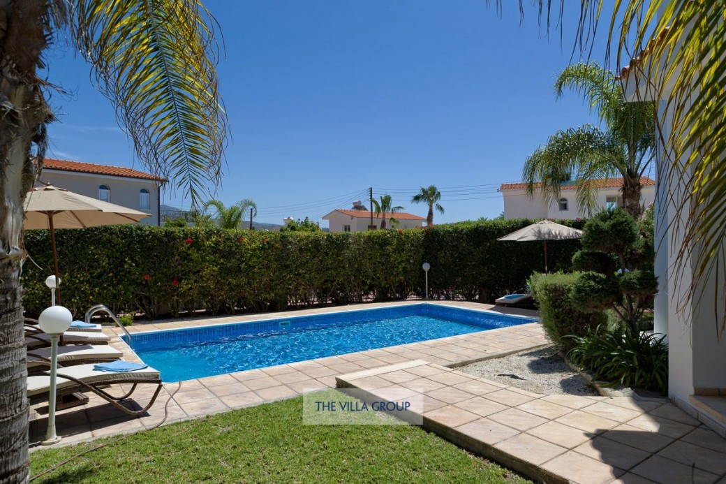 8m x 4m private swimming pool featuring roman steps