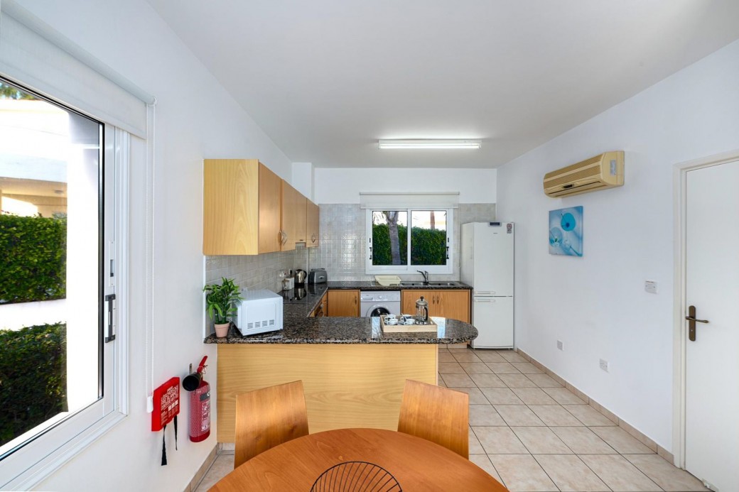 Kitchen with breakfast table