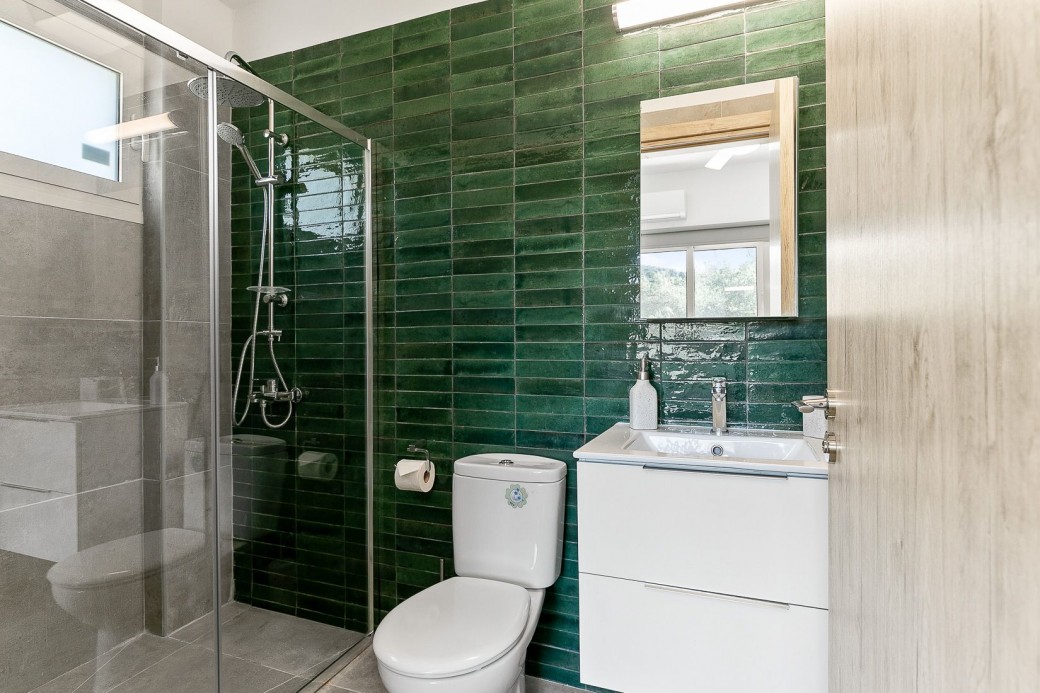 Master bedroom's en-suite