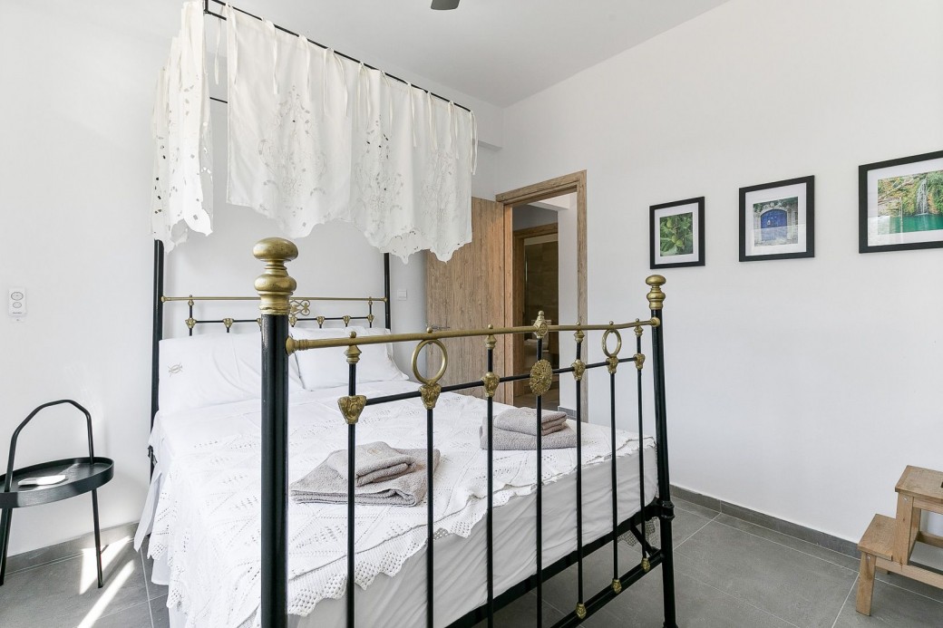 Ceiling fans in all bedrooms