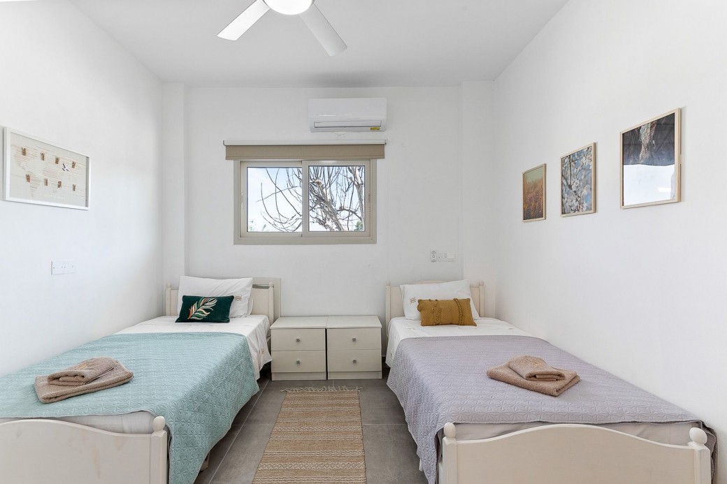 Twin bedroom