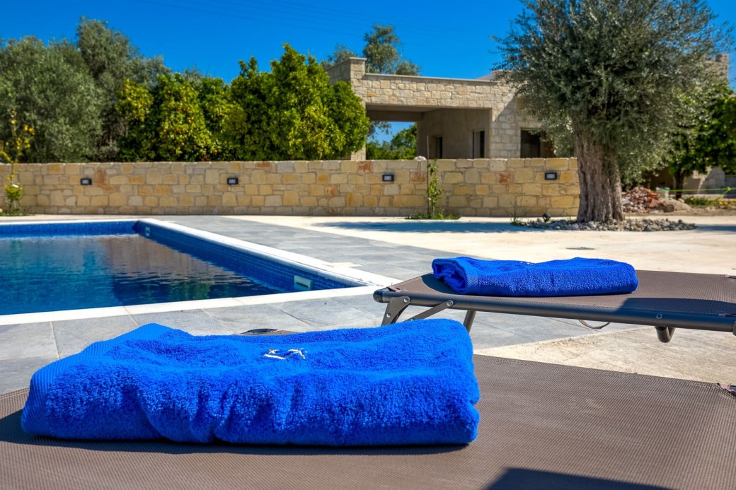 Swimming pool 8m x 4m