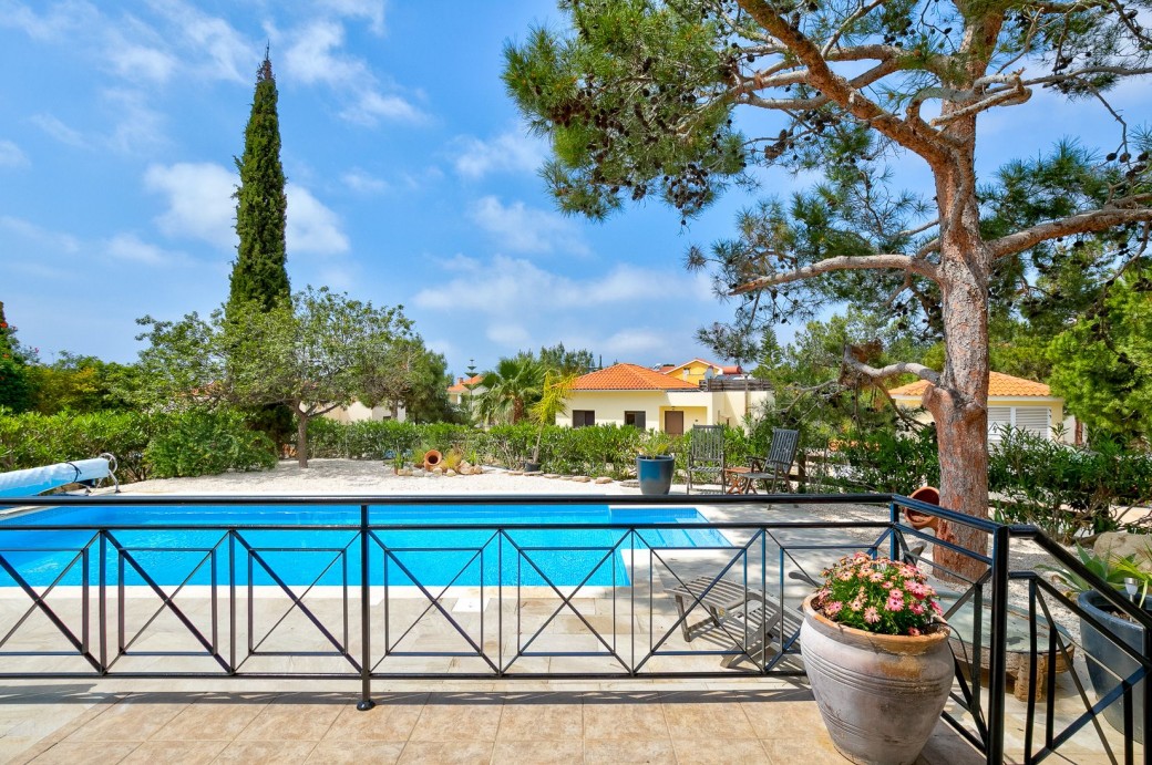 Newly installed 8m x 4m private swimming pool with walk-in steps (depths 1m to 1.5m) 