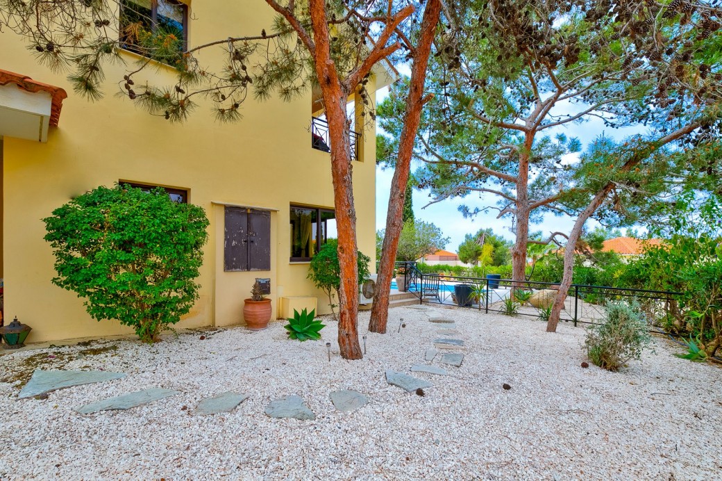 Garden encircling the villa