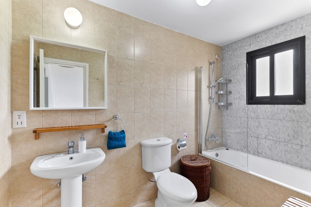 Family bathroom on the first floor