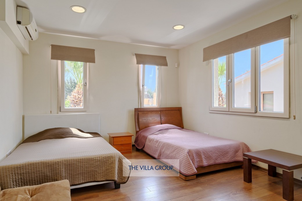 Twin bedroom in family suite on the first floor