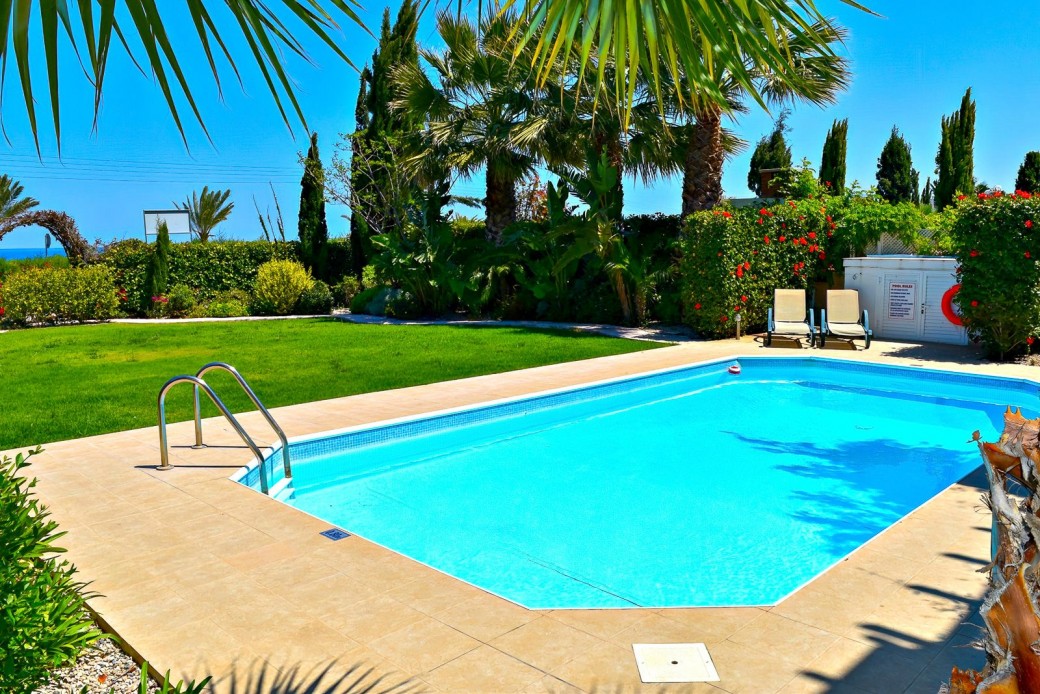 Private heated swimming pool (see rental rates)