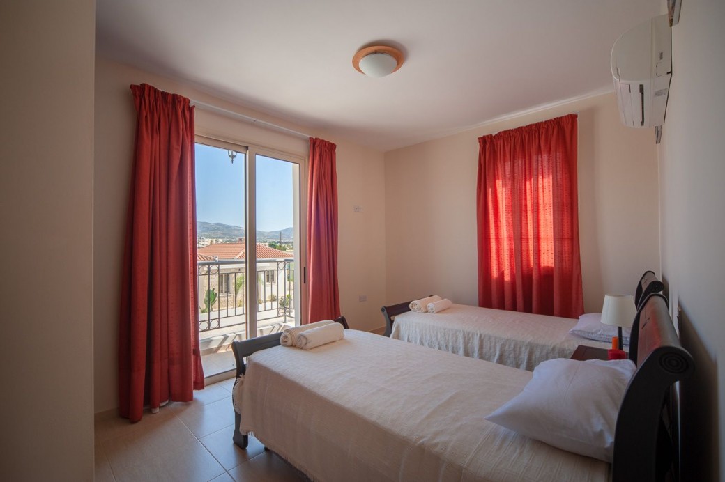 Twin bedroom on first floor