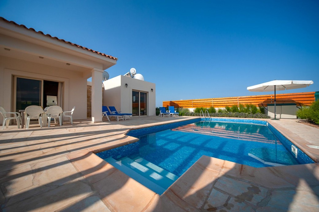 3 bedroom villa with 8m x 4m swimming pool