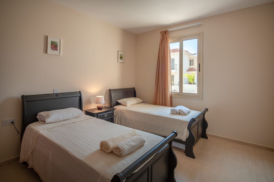 Twin bedroom