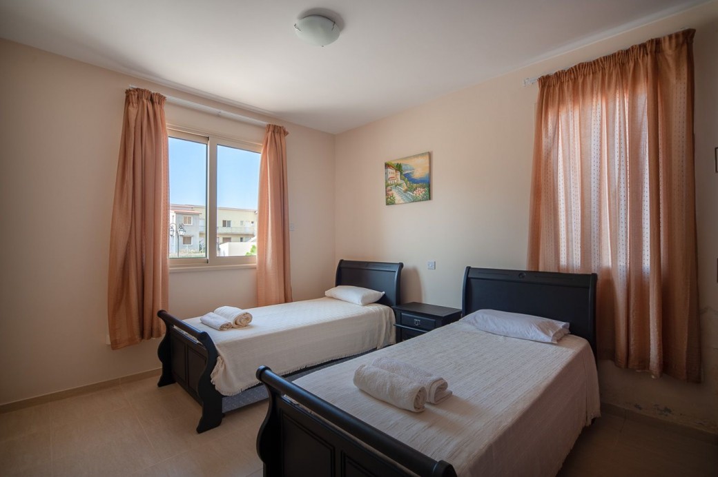 Twin bedroom