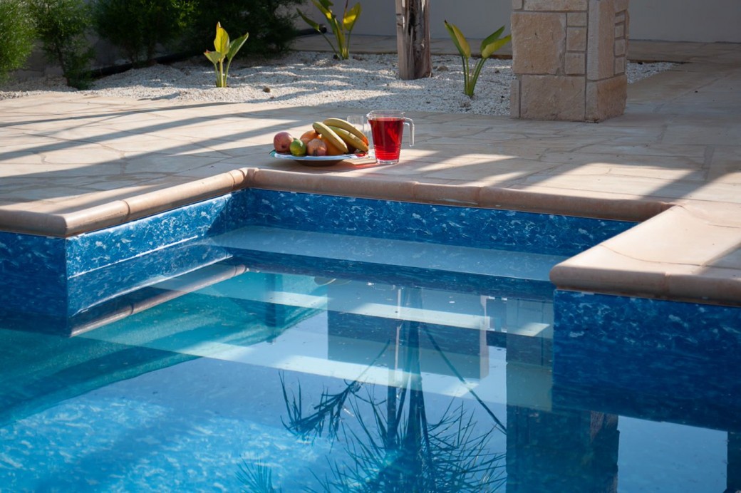 Walk-in steps to swimming pool