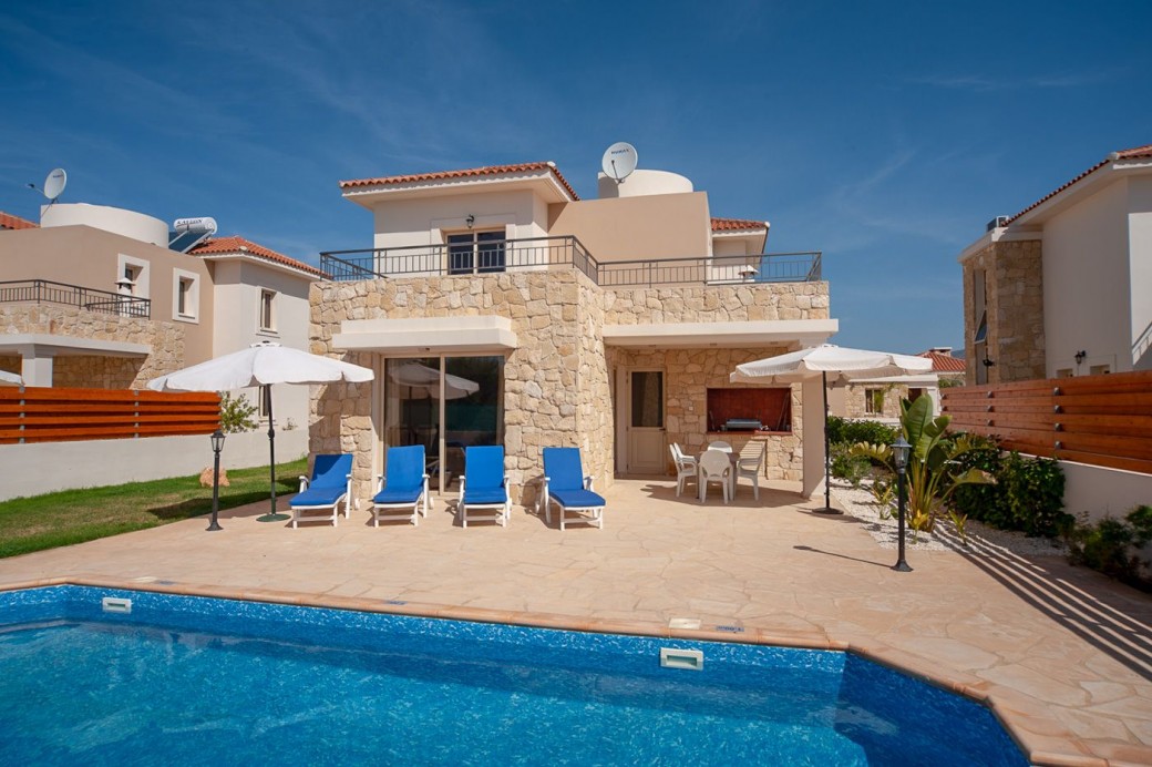 3 bedroom villa located in Coral Bay