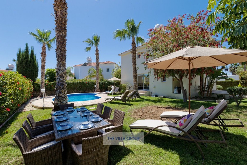 Al-fresco dining in the evening, sunbathing in the daytime!