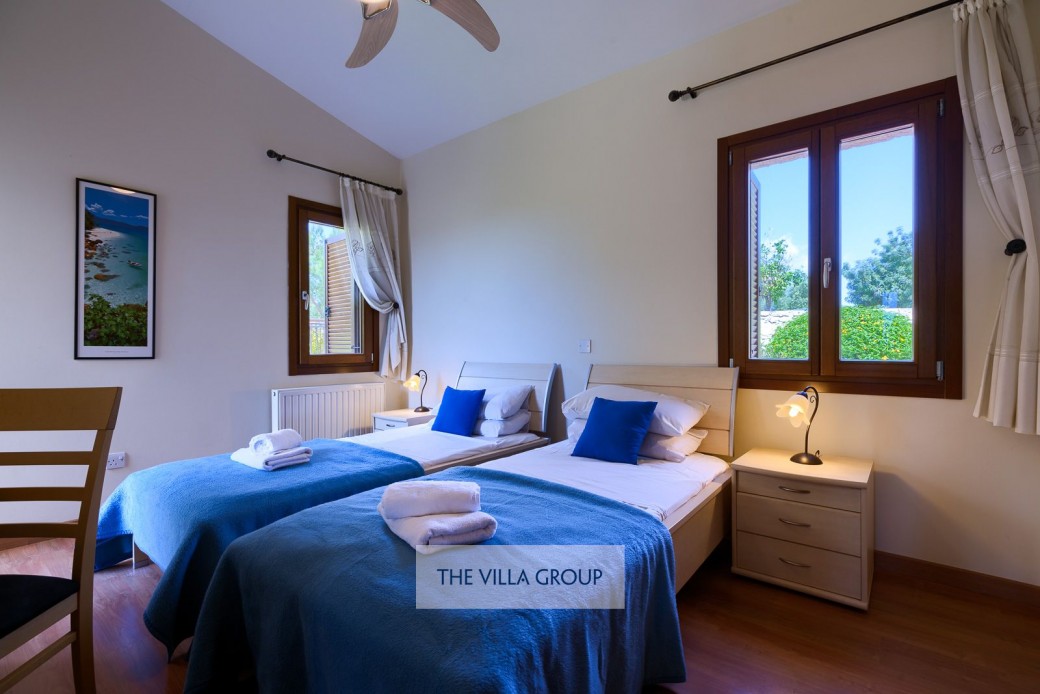 Twin bedroom