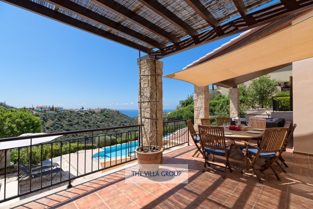 Tranquil and stunning surroundings overlooking the plateau which splits the resort