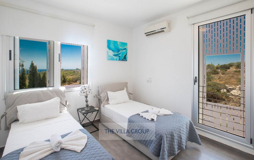 Twin bedroom