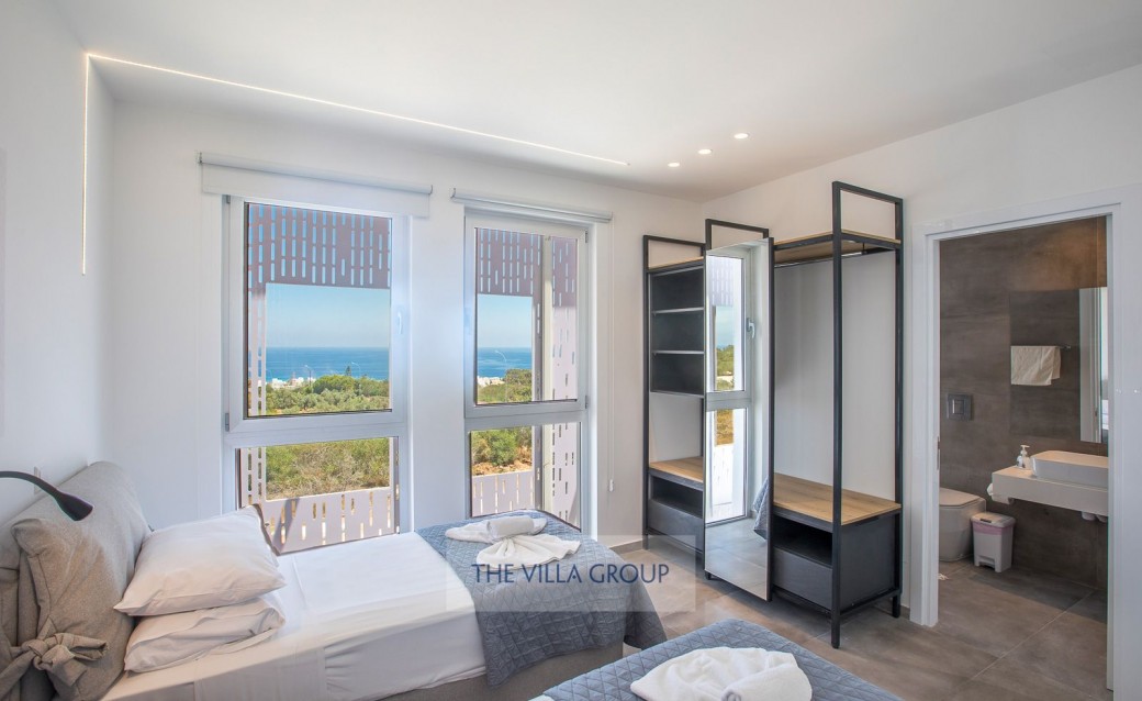 Twin bedroom