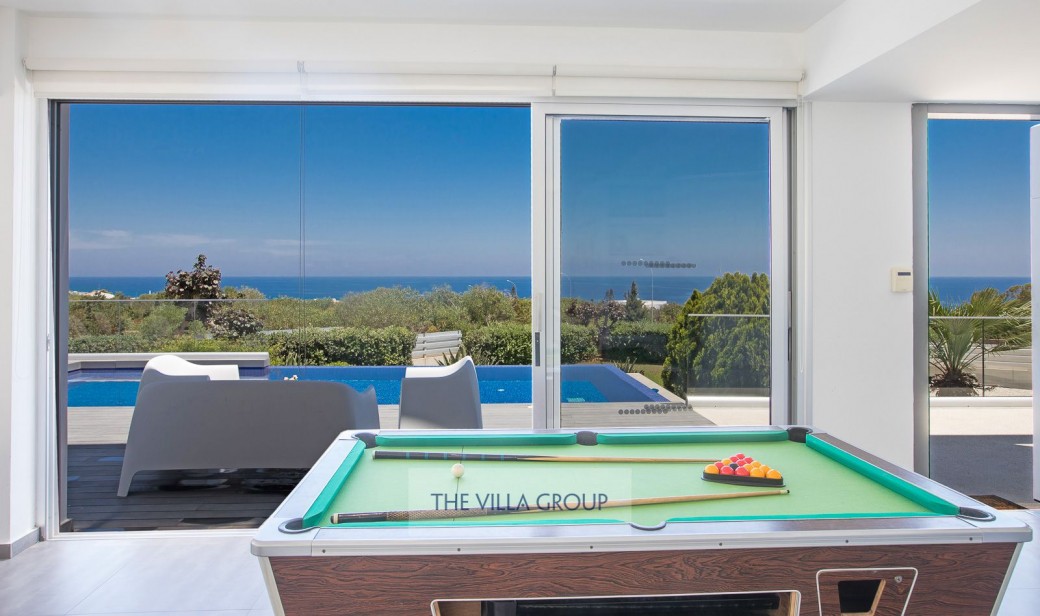 Pool table