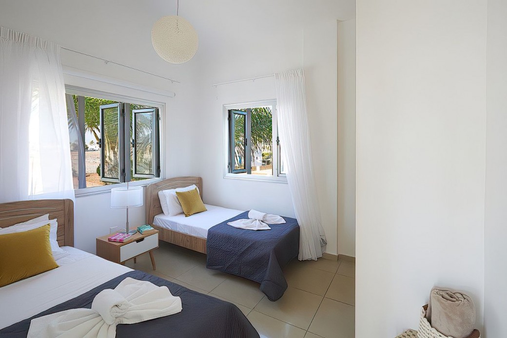 Twin bedroom