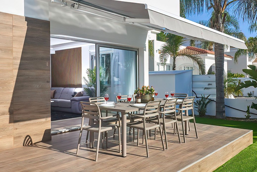 Al-fresco dining
