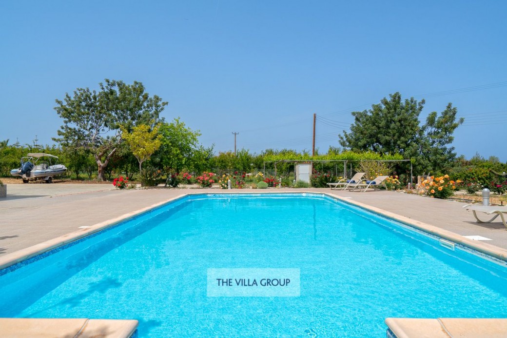 11m x 5m private swimming pool