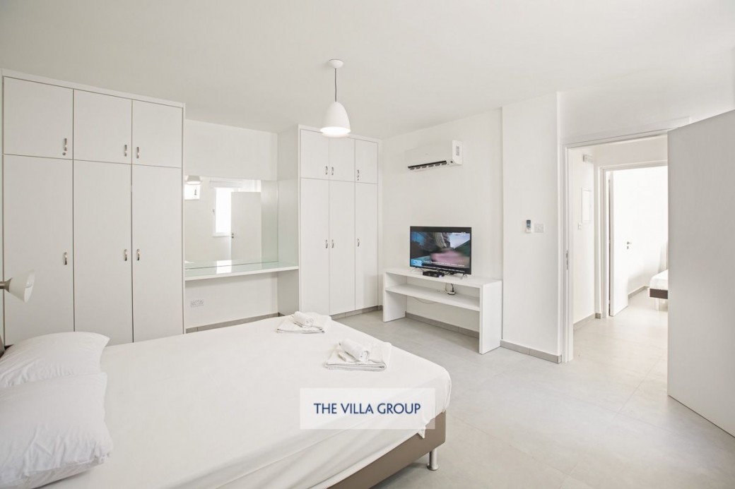 Lower ground floor double bedroom