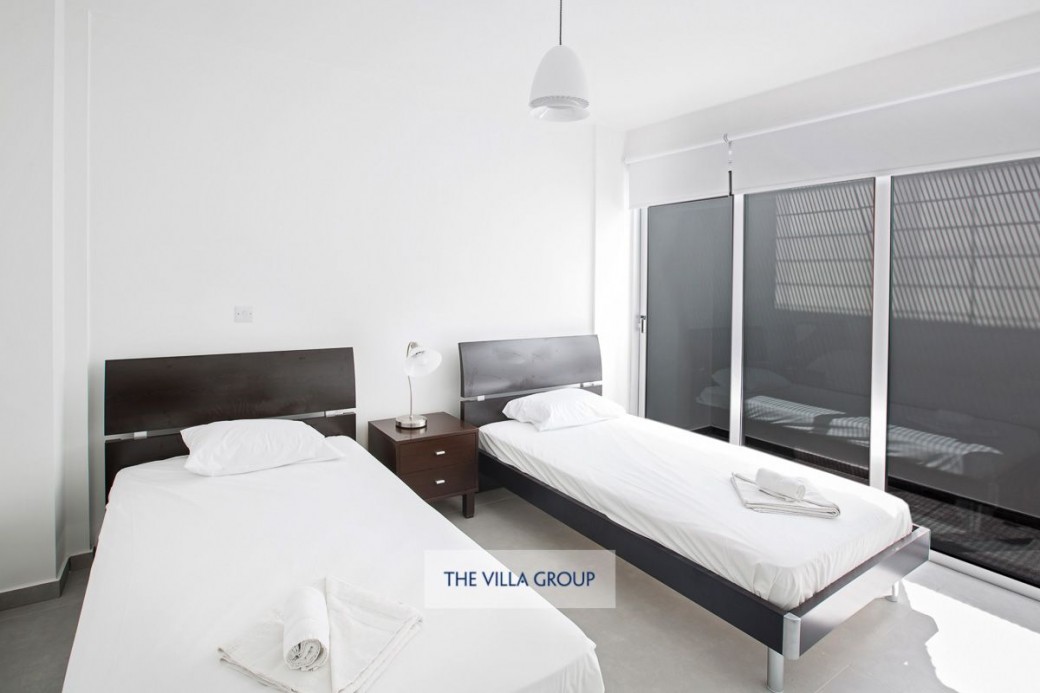 Lower ground floor twin bedroom
