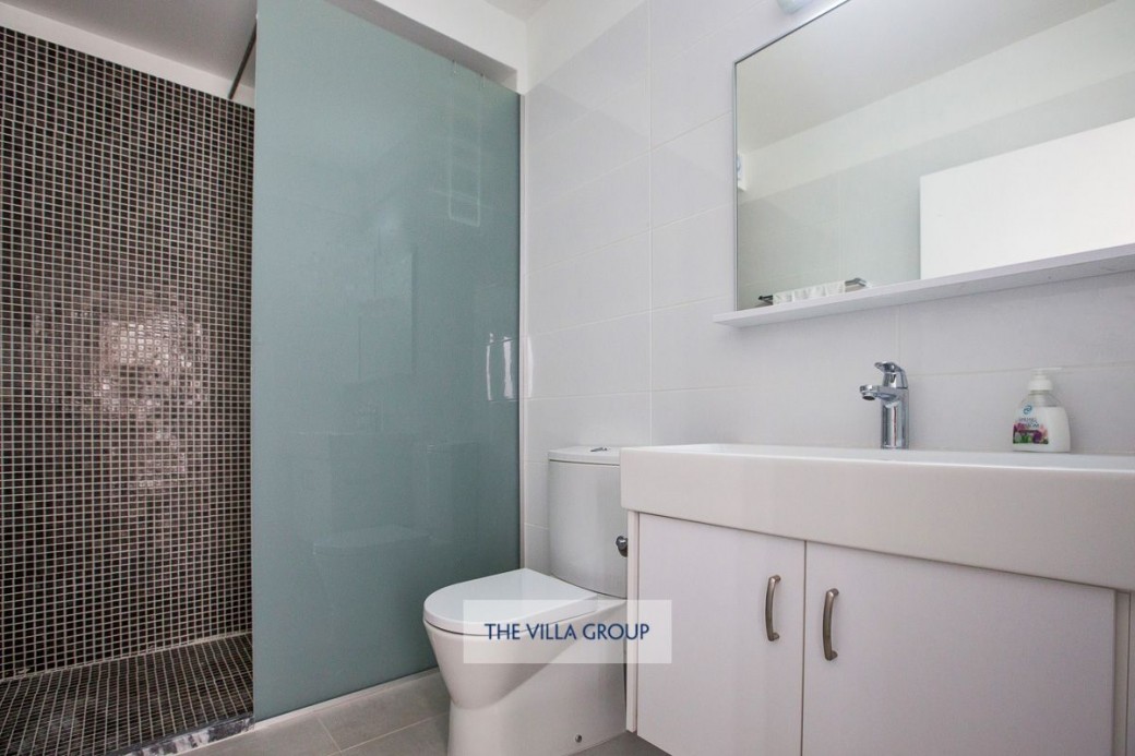 Separate shower room