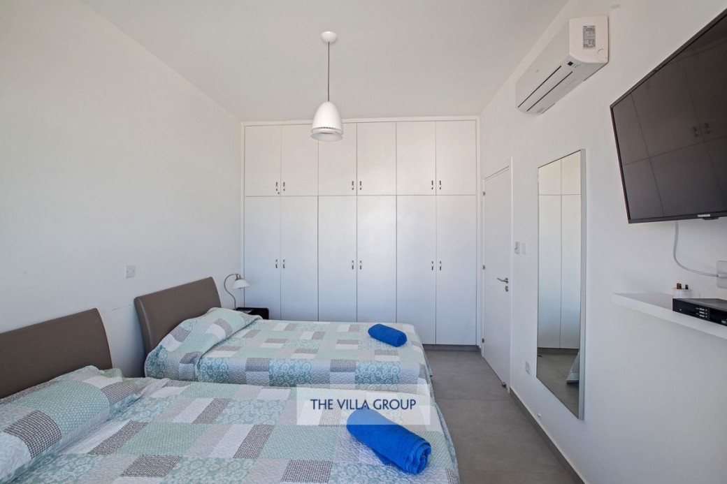 Twin bedroom