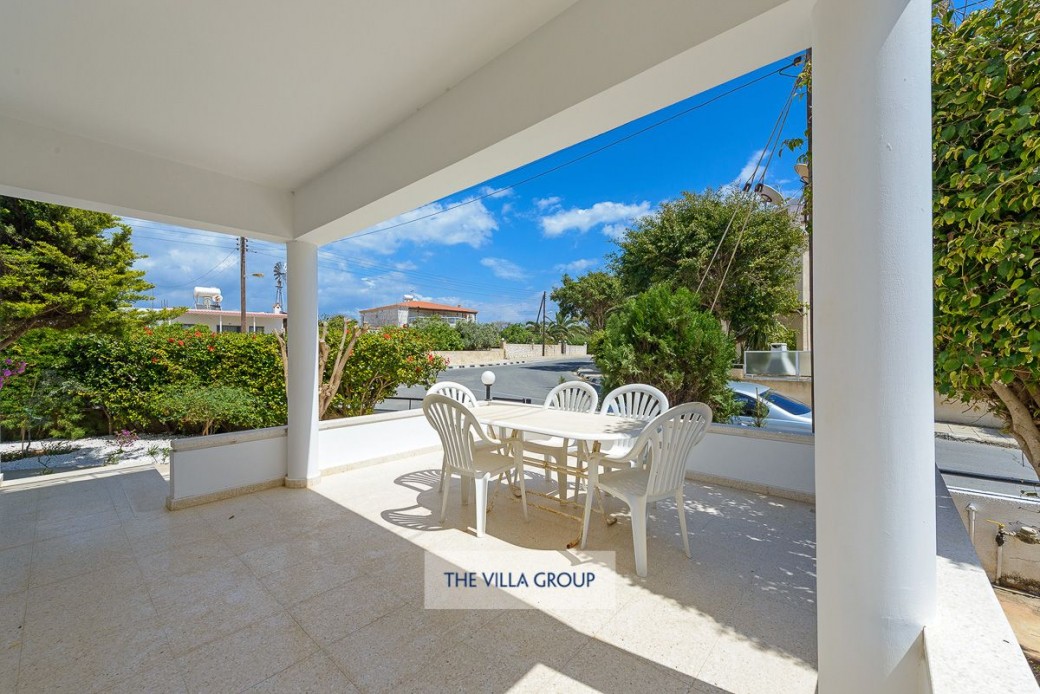 Covered terrace with outdoor table