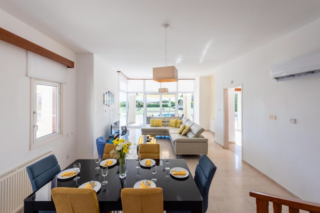 Open plan living and dining area