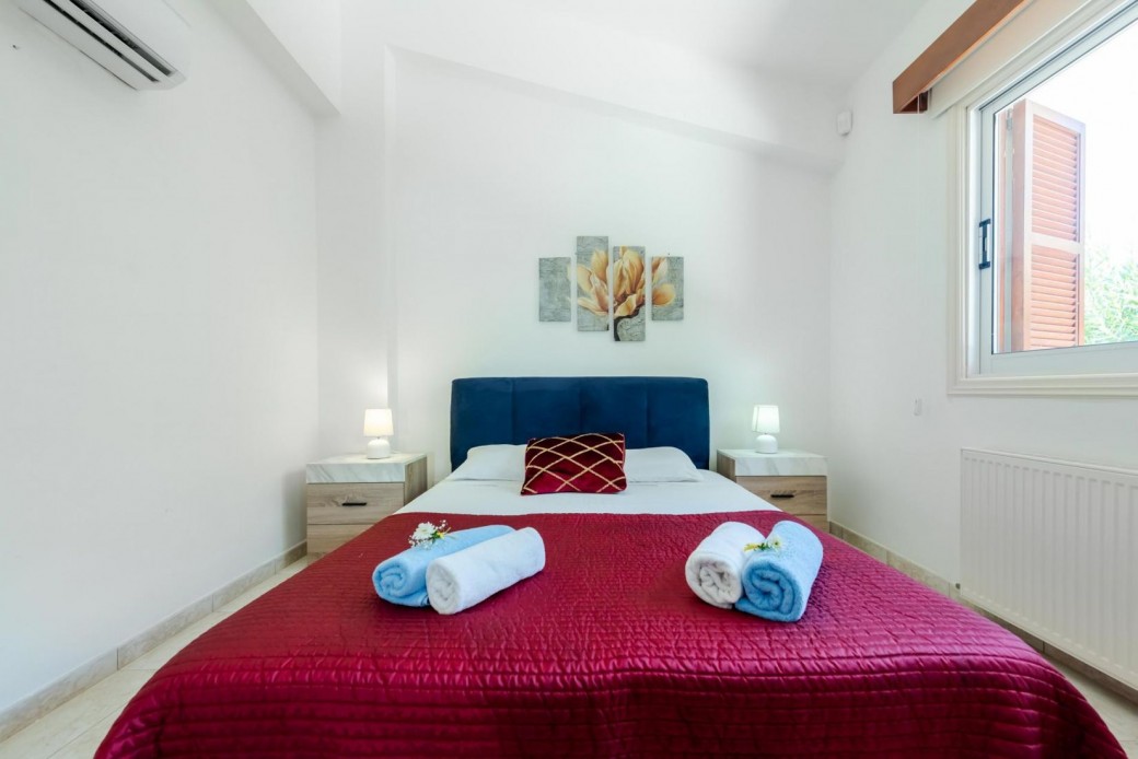 3 large air-conditioned rooms can accommodate 6 adults with ease