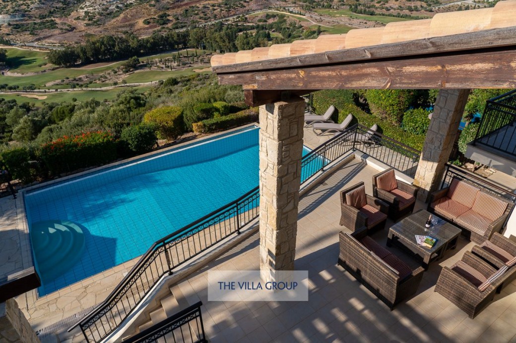 10m x 5m infinity swimming pool, heating available