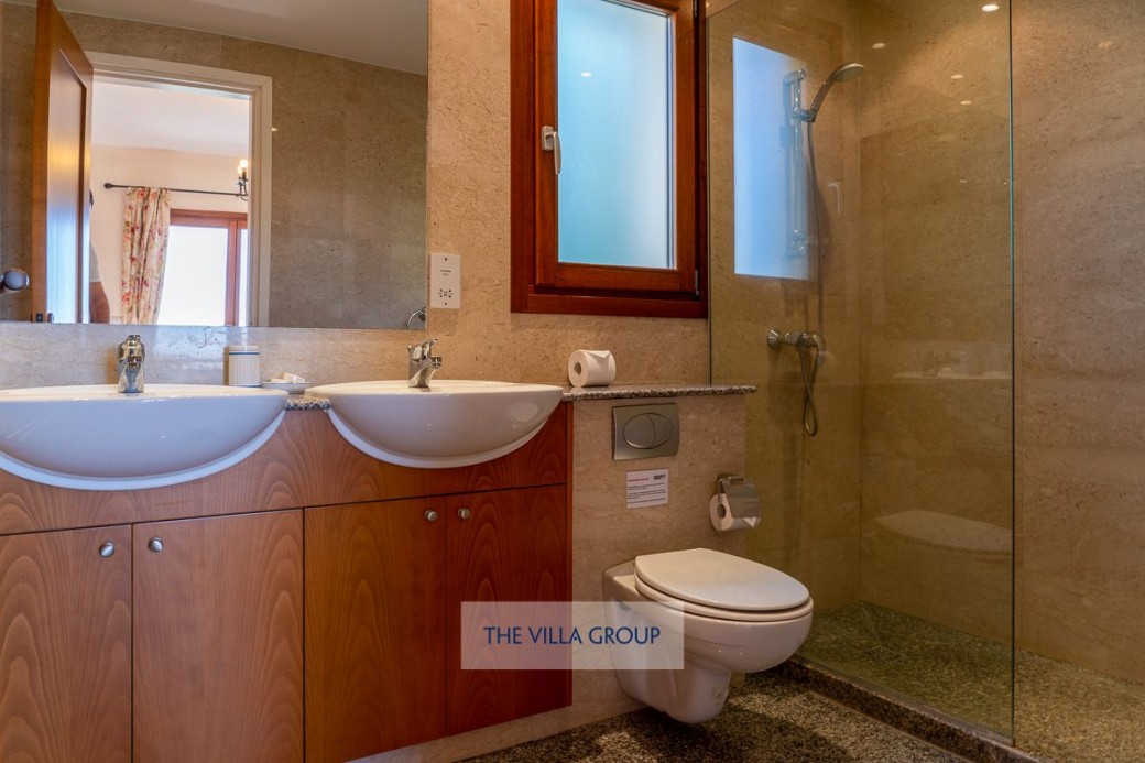 En-suite shower room