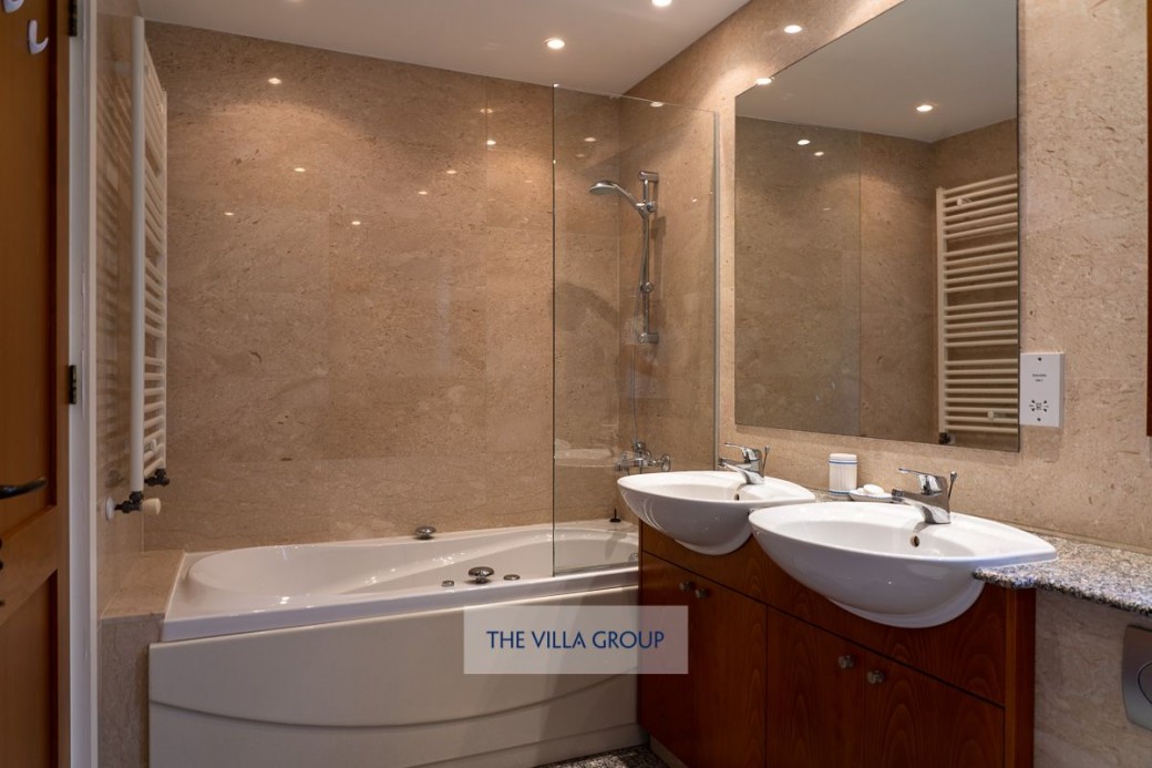 En-suite bathroom