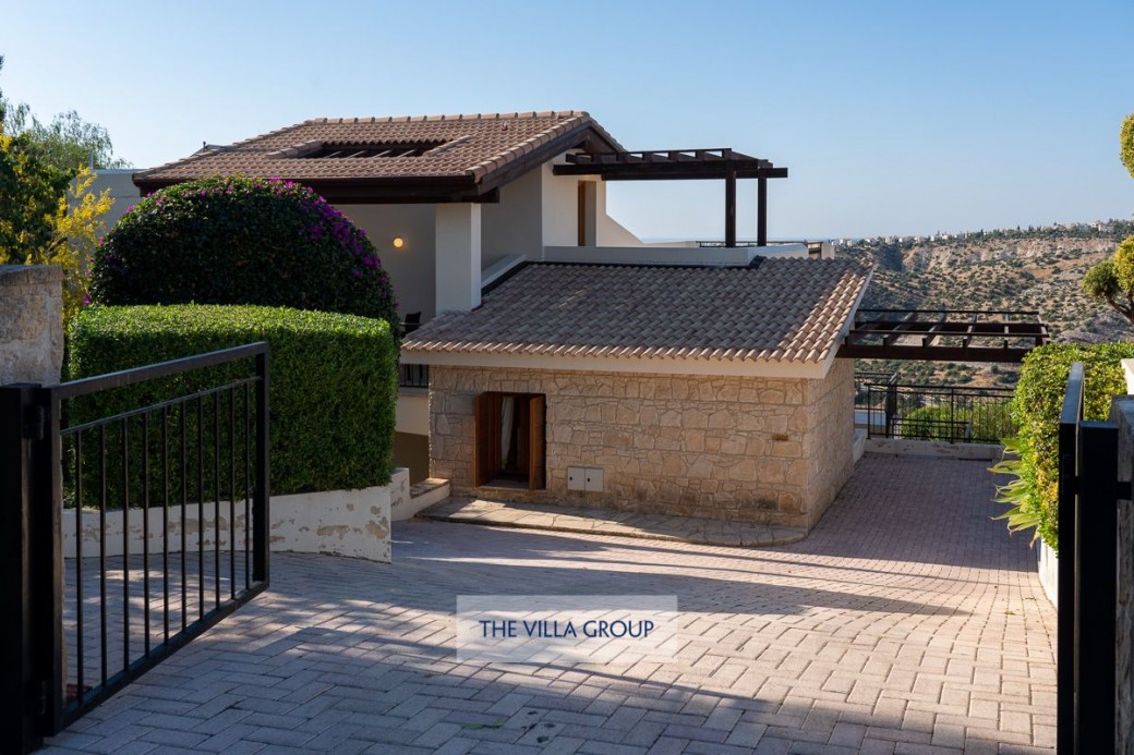 4 bedroom villa located on Aphrodite Hills Resort