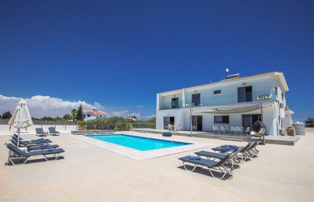 10m x 4.5m swimming pool with walk-in steps