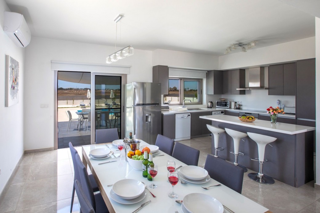 Spacious kitchen and dining area