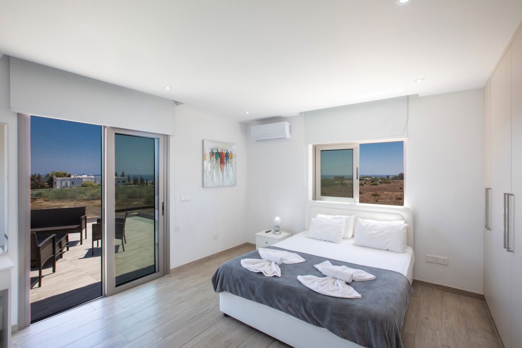 Access to furnished balcony