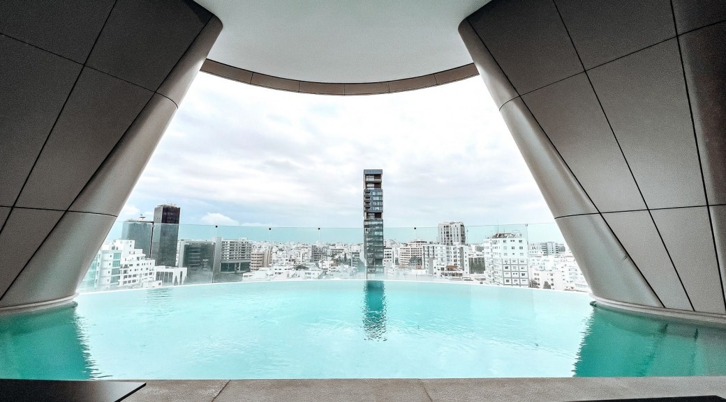 Enjoy exclusive access to the 24/7 gym, sauna, steam bath, lounge area, and pool within the 360 building