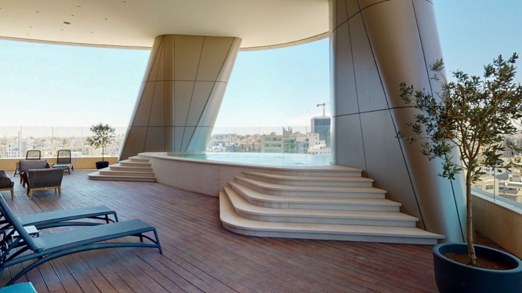 Enjoy exclusive access to the 24/7 gym, sauna, steam bath, lounge area, and pool within the 360 building