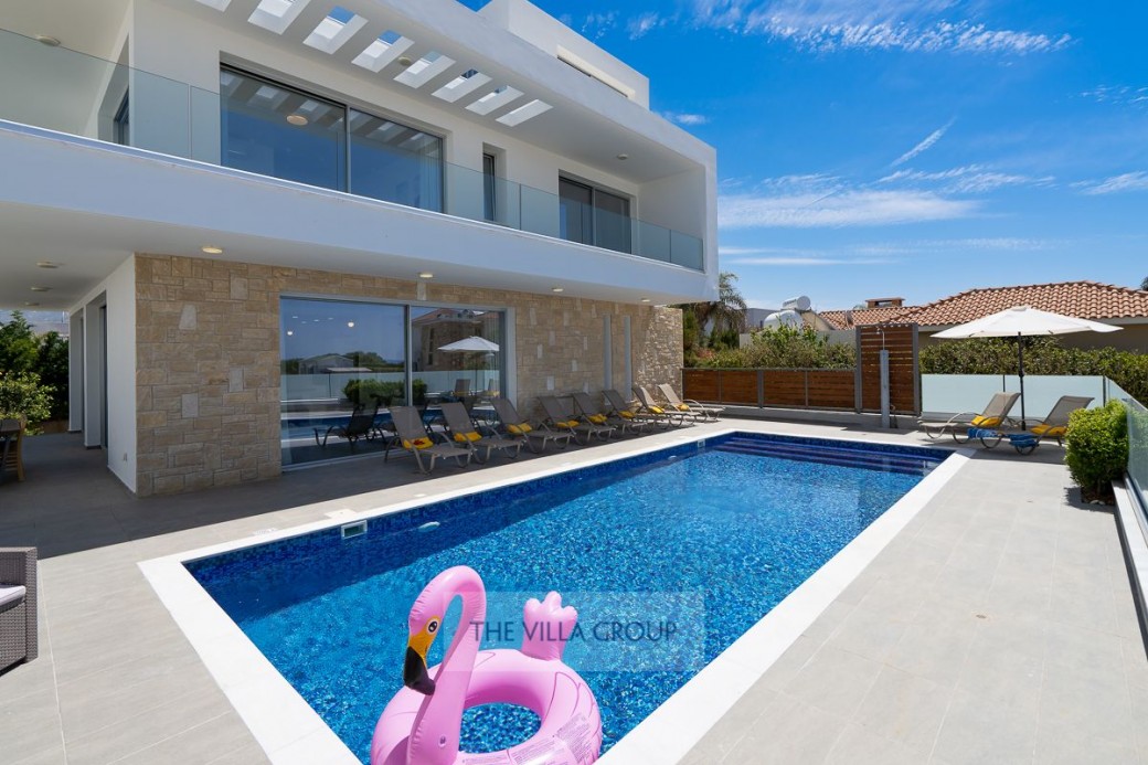 5 bedroom, 5 bathroom villa with private swimming pool
