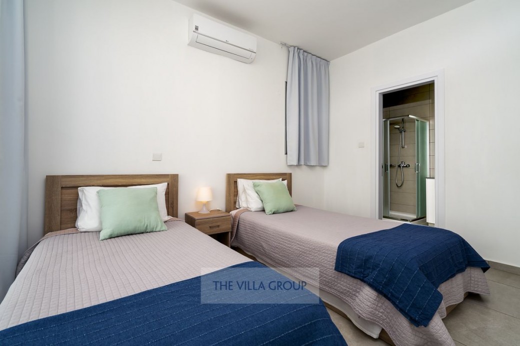 Twin bedroom