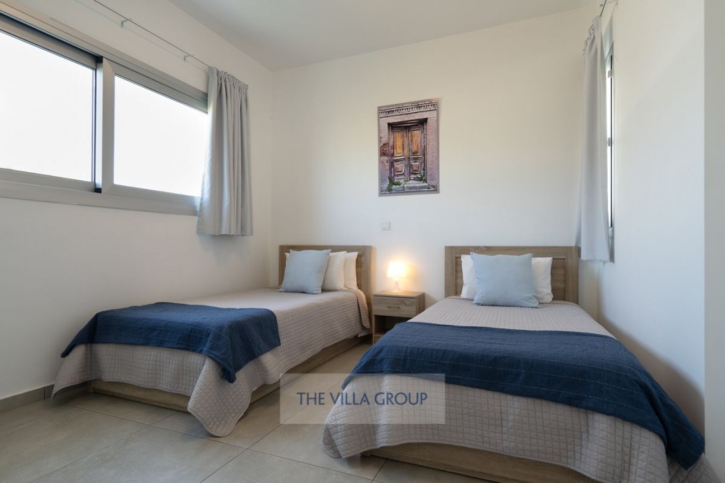 Twin bedroom